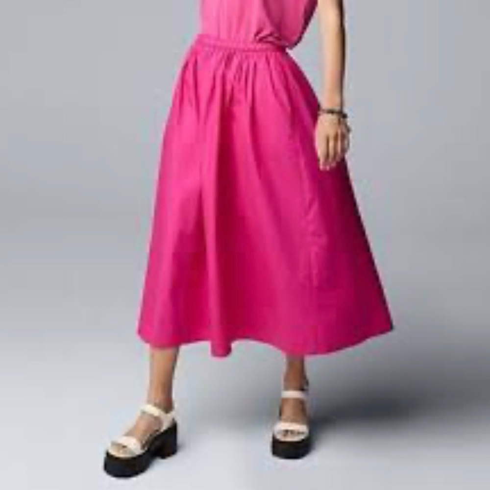 Vibrant Pink A-Line Skirt
That's oversize, it looks like a medium. - Picture 4 of 5
